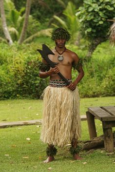 Polynesian Traditional Clothing Men, Fijian Traditional Clothing, Fiji Traditional Clothing, Fiji Wallpaper, Fijian Clothing, Fijian People, Fijian Culture, Fiji People, Melanesian People