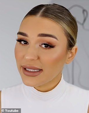 She took a photo immediately after finishing her makeup... Setting Spray Hacks, Powder Before Foundation, Makeup Last All Day, Tarte Concealer, Foundation Tips, Makeup Advice, Her Makeup, Finishing Spray, Translucent Powder