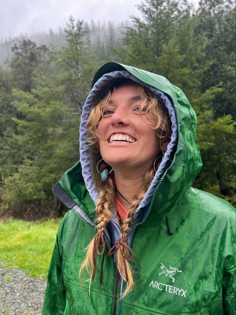 Outdoorsy Woman Aesthetic, Earthy Granola Aesthetic, Get Outside Aesthetic, Summer Hike Aesthetic, Camping Fits Aesthetic, Cold Camping Outfit, Granola Girl Makeup, Outdoor Activities Outfit, Backpacking Outfits Women