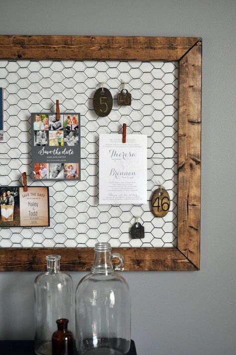 Office Memo Board, Chicken Wire Diy, Shabby Chic Decorating, Diy Home Decor For Apartments, Office Memo, Shabby Chic Home Decor, Decor For Kitchen, Shabby Chic Home, Interior Vintage