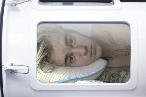 Why Justin Bieber Sleeps in a Hyperbaric Oxygen Chamber. Is it sound medicine? Hyperbaric Chamber Benefits, Hyperbaric Oxygen Chamber, Decompression Sickness, Oxygen Chamber, Hyperbaric Chamber, Hyperbaric Oxygen Therapy, Sinus Pain, Evidence Based Medicine, Iv Infusion