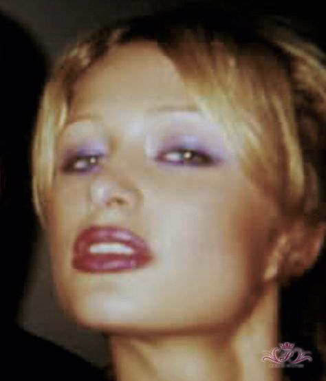 90s Glitter Makeup, 90s Purple Eyeshadow, Paris Hilton Young, Young Paris Hilton, Lilac Makeup, Paris Hilton 2000s, Lilac Eyeshadow, Wearing Purple, Purple Eyeshadow