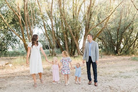 Color Coordinated Outfits, Outfits For Family Pictures, Saratoga Springs Utah, Coordinated Outfits, Summer Family Photos, Outdoor Family Photography, Outdoor Family Photos, Family Picture Poses, Utah Family Photographer