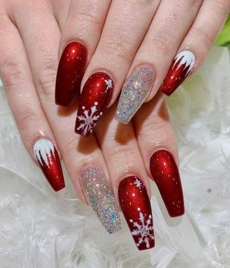 Xmas Nail Art, Glitter Nails Acrylic, Red Christmas Nails, May Nails, Red Acrylic Nails, Cute Christmas Nails, Christmas Gel Nails, Purple Nail, Christmas Nail Art Designs