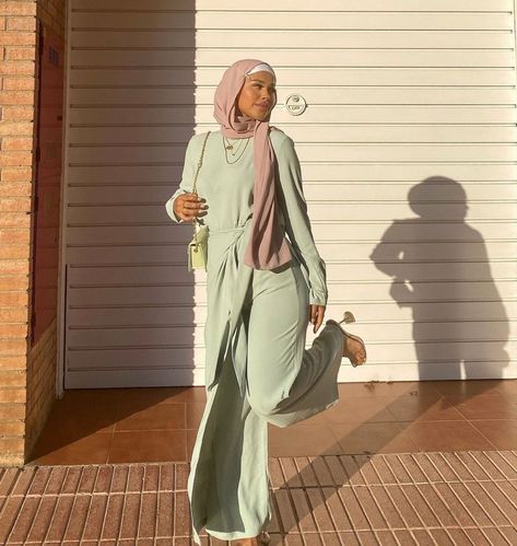 Green Pastel Outfit Hijab, Mint Green Dress Outfit Hijab, Pastel Hijab Outfit, Green Hijab Outfit, Mint Green Dress Outfit, Black Outfit Hijab, Hijabi Summer Outfits, Pastel Green Dress, Mint Green Outfits