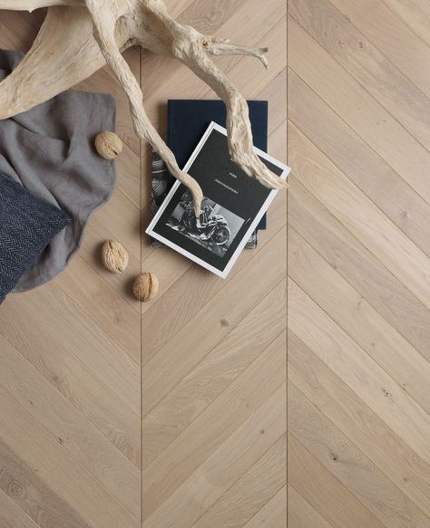 This gorgeous chevron wood flooring looks natural and unfinished, even slightly worn, which works well in spaces with a refined, modern feel. Sometimes simplicity says it all. Modern Wood Floors, Small Patio Garden, Open Plan Kitchen Living Room, Wood Parquet, Flooring Inspiration, Wooden Floor, Parquet Flooring, Living Room Flooring, Timber Flooring