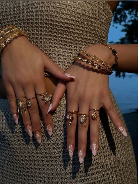 Air Heads, Dope Jewelry Accessories, Life Dreams, Fashion Moodboard, Gold Girl, Wrist Jewelry, Watches Women, Jewelry Accessories Ideas, Nail Jewelry