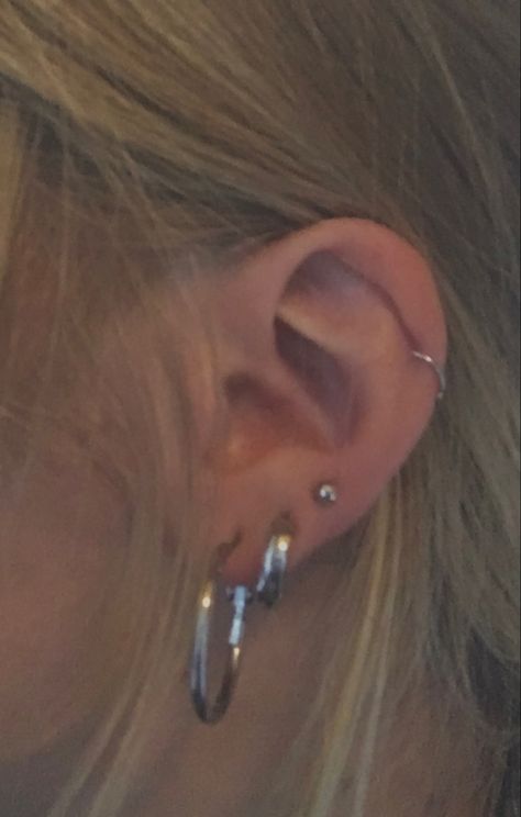 Ear Ideas, Ear Peircings, Cool Ear Piercings, Pretty Ear Piercings, Cool Piercings, Cute Piercings, Jewelry Tattoo, Body Jewelry Piercing, Tragus Piercings