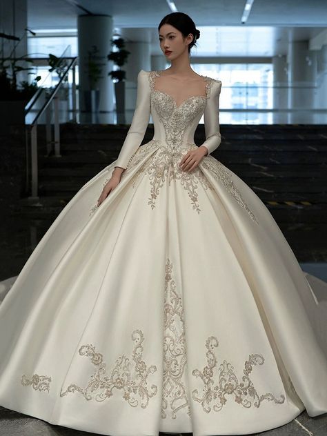 Extravagant Wedding Dresses Long Sleeve, Wedding Gown Luxury, Middle East Wedding Dress, Vintage Princess Wedding Dress, Fairytale Wedding Dress Long Sleeve, Belle Wedding Dress Beauty And The Beast, Royal Wedding Dress Queens, Wedding Gown Ideas Classy, Wedding Dresses Fancy