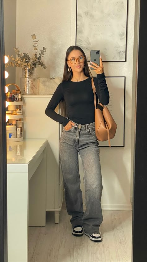 ASOS Weekend Collective – … sélectionné sur LTK Daisy Wolanski, Basic Girl Outfit, Winter Mode Outfits, Uni Fits, Legs Outfit, Blue Jean Outfits, Mode Zara, Downtown Outfits, Cute Lazy Outfits