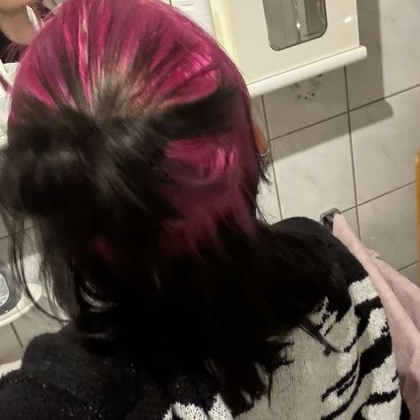 Blonde Pink Black Hair, Pink Black Split Dye, Pink Roots Hair, Pink Hair Black Tips, Pink Ghost Roots, Half Black Half Pink Hair, Pink Roots Black Hair, Dyed Roots On Black Hair, Pink And Black Highlights