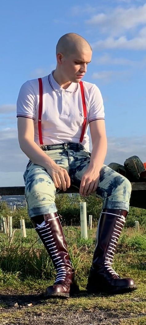 Mens Wellies, Skinhead Boots, Skinhead Fashion, Doc Marten Boot, Bleachers, Doc Martens, Fashion Inspo Outfits, Combat Boots, Fashion Inspo