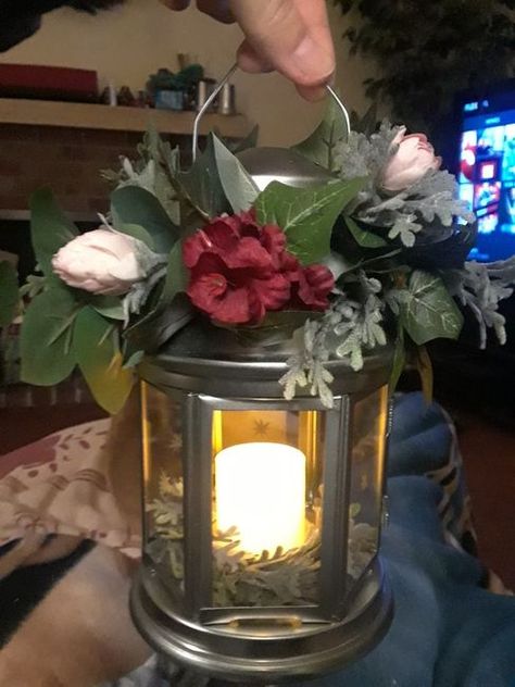 Lantern Bouquet, Lantern Flowers, Do It Yourself Wedding, Diy Lantern, Lantern Centerpieces, Bridesmaids Bouquets, Wedding Lanterns, Diy Lanterns, Wedding Flower Decorations