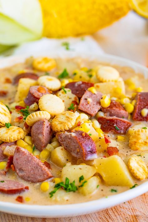 Creamy Corn Chowder Recipe with Kielbasa Recipe With Kielbasa, Creamy Corn Chowder Recipe, Strawberry Cheesecake Cake, Creamy Corn Chowder, Easy Corn Chowder, Creamy Wild Rice Soup, Potatoes Crispy, Earthquake Cake, Cheese Burger Soup Recipes