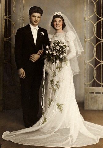 Old Wedding Photos, Vintage Bridal Fashion, Old Fashioned Wedding, Nostalgic Wedding, Vintage Wedding Photography, Vintage Wedding Photos, Wedding Dresses Photos, Wedding Gowns Vintage, Princesa Diana