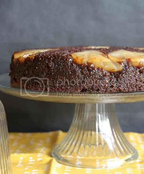 Pear Recipes Easy, Pear And Chocolate Cake, Pear Cake Recipes, Pear Upside Down Cake, Chocolate Guinness Cake, Chocolate Caramel Cake, Pear Dessert, Pear Cake, Pear Recipes