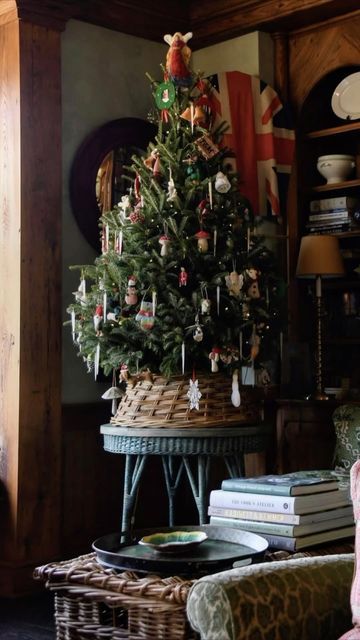 Anna Margaret (Margo!) on Instagram: "Is it too early to share some English cottage Christmas tree inspo??" English Christmas Cottage, Old English Christmas Decor, English Christmas Tree, Vintage English Cottage Interiors, English Cottage Christmas Decor, Anna Margaret, English Cottage Christmas, Cottage Christmas Tree, English Cottage Interiors