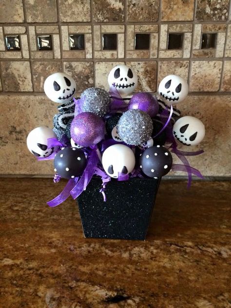 Nightmare Before Christmas Cake Pops, The Nightmare Before Christmas Cake, Fondant Christmas Cake, Sweet Business, Nightmare Before Christmas Cake, Chocolate Pumpkin Cake, Postres Halloween, Cake Cups, Dulces Halloween