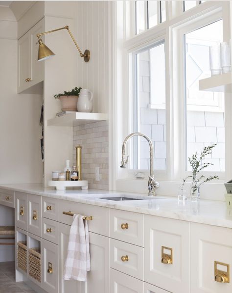 35 Over The Kitchen Sink Lighting Ideas To Transform Your Space Over The Kitchen Sink Lighting Ideas, Over The Kitchen Sink Lighting, Lighting Over Kitchen Sink, Kitchen Sink Lighting Ideas, Beige Kitchen Cabinets, Tan Kitchen, Over Kitchen Sink, Above Kitchen Sink, Kitchen Sink Lighting