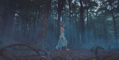 Blue Dress Taylor Swift, Music Video Outfits, Dress Taylor Swift, Taylor Swift 2014, Little Blue Dress, Taylor Swift Music Videos, Taylor Swift Dress, Dream Music, Taylor Swift Music