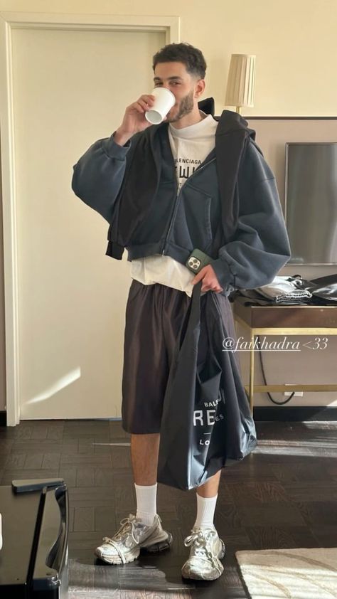 Fai Khadra, Balenciaga Outfit, Looks Hip Hop, Street Fashion Men Streetwear, Cool Outfits For Men, Stylish Mens Outfits, Men Fashion Casual Outfits, Streetwear Men Outfits, Casual Style Outfits