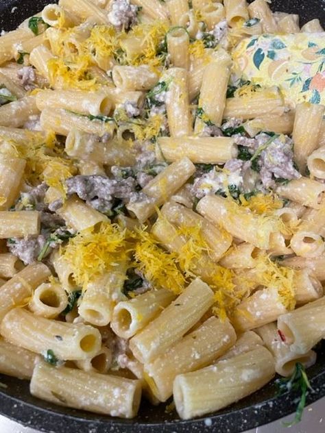 Rigatoni with Sweet Italian Sausage and Arugula in a Jalapeño Lemon Ricotta Sauce – Sunshine and Savory Lemon Ricotta Sauce, Sausage Ricotta, Ricotta Sauce, Sausage Rigatoni, Sausage Parmesan, Italian Sausage Pasta, Rigatoni Pasta, Ricotta Pasta, Pasta Pot