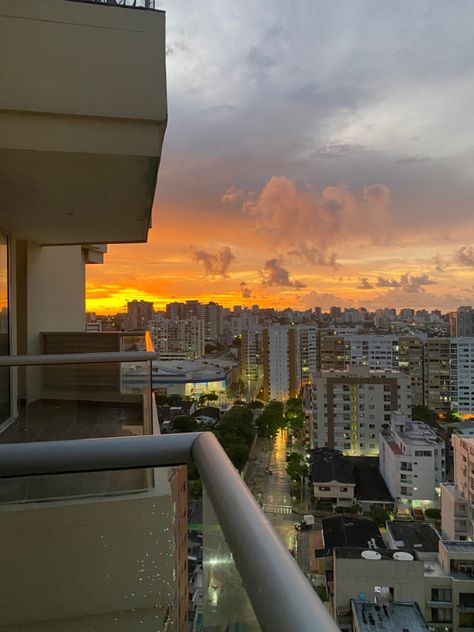 Atardecer barranquillero (Barranquilla 🇨🇴) Male Portrait Poses, Nostalgia Aesthetic, Happy Birthday Posters, Blur Photo Background, Font Digital, Aesthetic Photography Nature, Cute Easy Drawings, Male Portrait, Portrait Poses