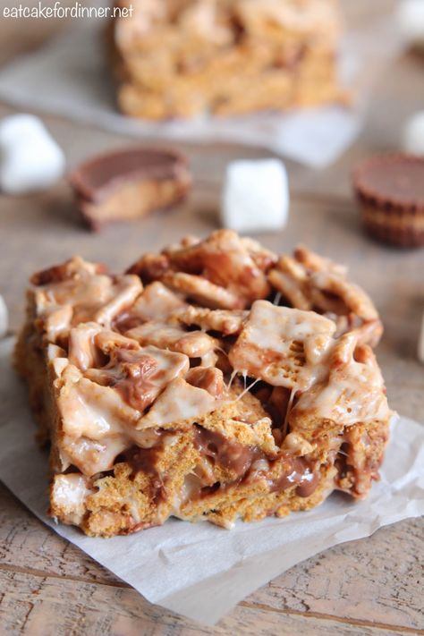 Eat Cake For Dinner: Peanut Butter Cup S'mores Bars Golden Graham Treats, Smores Bars, S Mores Bars, Cereal Dessert, Cereal Treats, S'mores Bar, Peanut Butter Cup, Pie Bar, Peanut Butter Recipes