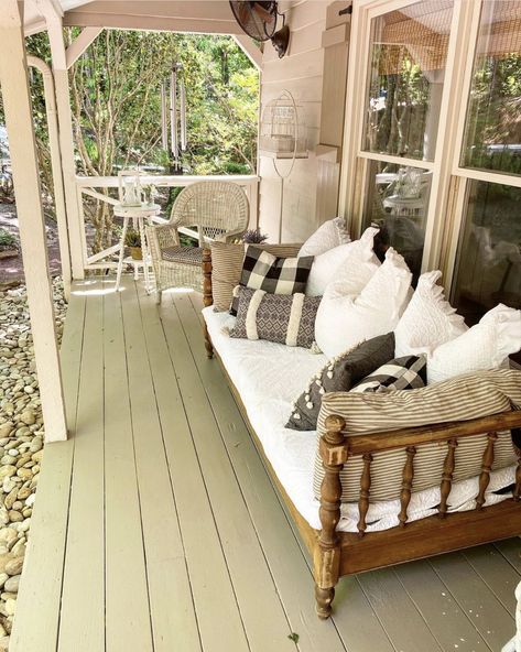 Porch Sleeping Ideas, Screened In Porch Bed, Twin Bed On Porch, Screen Porch Daybed, Daybed Porch Ideas, Daybed On Screened Porch, Day Bed On Porch, Daybed Sunroom Ideas, Sunroom Daybed Sleeping Porch