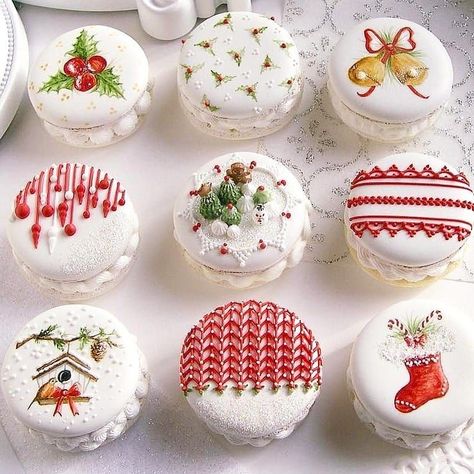 Christmas Icing Cookies, Christmas Icing, Christmas Macarons, Macaroon Cookies, Macaron Cookies, Kawaii Dessert, Macaroon Recipes, Macaron Recipe, Christmas Sugar Cookies