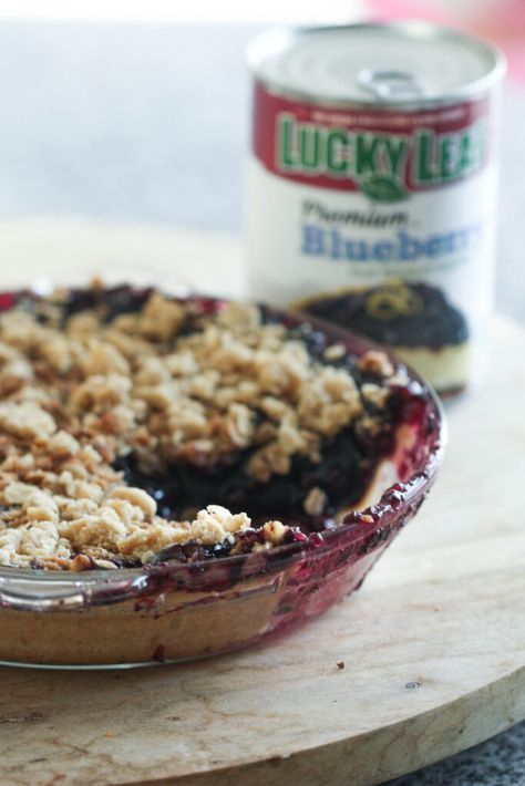 Blueberry Crumble Pie Recipe with Lucky Leaf Pie Filling - Six Sisters' Stuff Blueberry Crumb Pie, Blueberry Pie Filling Recipes, Triple Berry Cobbler, Healthy Chocolate Zucchini Muffins, Berry Cobbler Recipe, Pie Filling Desserts, Blueberry Crumble Pie, Yummy Pie Recipes, Chocolate Zucchini Muffins