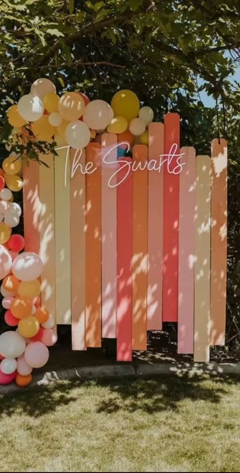 Orange Black And White Graduation Party, Pink And Orange Graduation Party Ideas, Graduation Party Ideas Pink And Orange, Pink And Orange Graduation Party, Grad Party Backdrop Ideas, Yellow Graduation Party, Grad Party Theme, Teenage Parties, Graduation Party Ideas