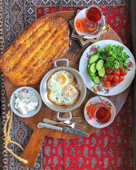 Iranian Breakfast, Afghan Food Recipes, Amazing Food Photography, Iran Food, Iranian Recipes, Energy Bars Recipe, Iranian Cuisine, Persian Cuisine, Iranian Food