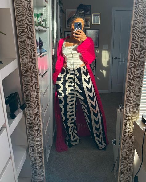 Hanifa Cardigan Outfit, Outfits With Cardigans Black Women, Pink Cardigan Outfit Black Woman, Oversized Cardigan Outfit Black Women, Long Cardigan Outfit Black Women, Long Pink Cardigan Outfit, Cardigan Outfits Black Women, Fall Chill Outfits, Oversized Pants Outfit