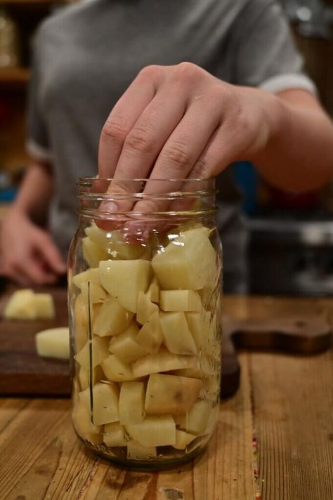 Preserve Your Harvest: Canning Potatoes Guide Canning Sliced Potatoes, Raw Pack Canning Potatoes, Dry Canning Potatoes Water Bath, Canning Potatoes Pressure Cooker, Dry Canning Potatoes, Canning Potatoes, Canned Potatoes, Canning Process, Canning Tips