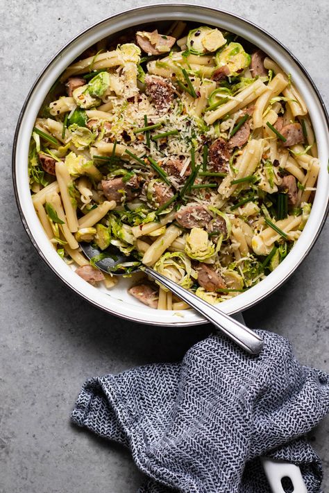 One Pot Pasta with Brussel Sprouts and Chicken Apple Sausage — Amanda Frederickson Pasta With Brussel Sprouts, Brussel Sprout Pasta, Chicken Brussel Sprouts, Chicken Sausage Pasta, Fodmap Friendly Recipes, Sausage Ingredients, Bowl Meals, Chicken Apple, Sausage Pasta Recipes