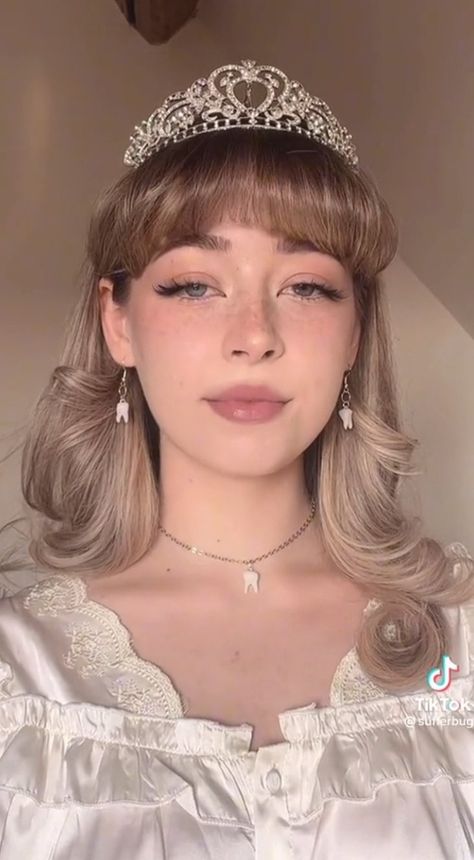 Soft Princess Makeup, Angel Core Makeup, Princess Makeup Aesthetic, Princess Face Claim, Cottagecore Makeup Looks, Princess Makeup Looks, Aphrodite Makeup, Aurora Makeup, 90s Wardrobe