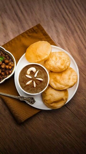 Halwa puri Halwa Puri, Pakistani Food, Fancy Desserts, Food List, Easy Healthy Breakfast, Food Lists, Healthy Breakfast, Food Photography, India