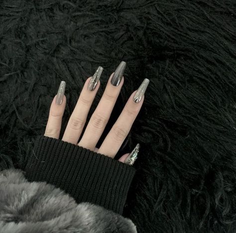 Acrylic Claws, Jewellery Nails, Aesthetic Jewellery, Korean Nails, Goth Nails, Grunge Nails, Y2k Accessories, Gray Nails, Nail Idea