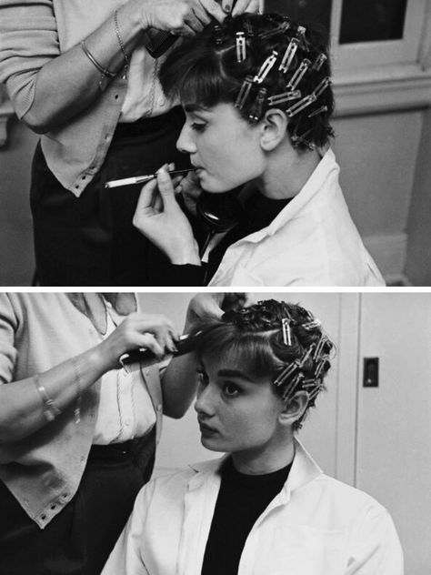 Audrey Hepburn Makeup, Audrey Hepburn Hair, 1950s Beauty, Short Hair Outfits, Aubrey Hepburn, 1960s Hair, 50s Hairstyles, Classic Hollywood Glamour, Digital Story