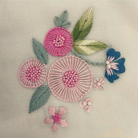 Embroidery Patterns Flowers, Flowers Embroidery Designs, Hand Embroidery Work, Basic Hand Embroidery Stitches, Patterns Flowers, Simple Hand Embroidery Patterns, Hand Embroidery Dress, Hand Embroidery Patterns Flowers, Hand Embroidery Videos