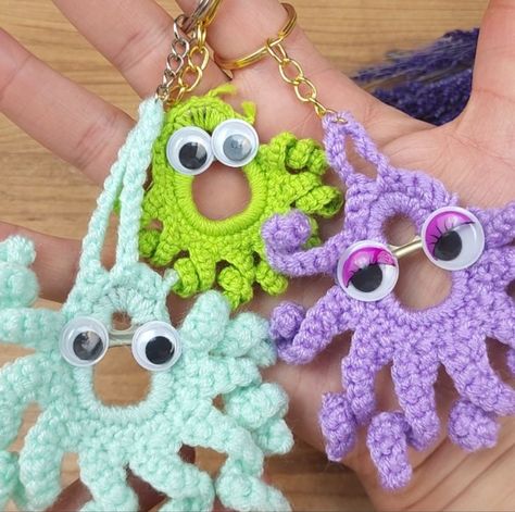 Crochet Googly Eye Patterns, Marque Place Original, Googly Eye Crafts, Rings Craft, Crochet Kindness, Eyes Crochet, Eye Crochet, Scrap Crochet, Finger Puppet Patterns