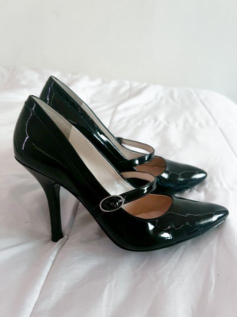 lana del rey coquette preppy high heels with buckle Lana Del Rey Shoes, Old Money Heels, Coquette Heels, Coquette Shoes, Lana Del Rey Coquette, Black Preppy, 6th Form, Inspiration Moodboard, Lana Del Rey Love