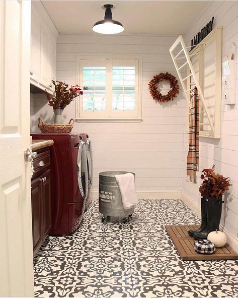 Essential Elements of Farmhouse Style - Cottage Journal Budget Laundry Room, Budget Laundry Room Makeover, Room Fall Decor, Farmhouse Laundry Room Ideas, Gorgeous Farmhouse, Farmhouse Laundry, White Tile Floor, Farmhouse Laundry Room, Country Cottage Style