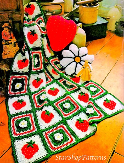 Crochet Borders For Blankets, Vintage Crochet Afghan, Patchwork Afghan, Flower Afghan, Crochet Strawberry, Confection Au Crochet, Vintage Crochet Pattern, Crochet Vintage, Crochet Afghans