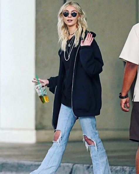 Taylor Momsen Outfits, Taylor Momsen Style, Taylor Momson, Pretty Reckless, Taylor Momsen, Rocker Style, Fall Inspo, Beauty Queen, Summer Fits