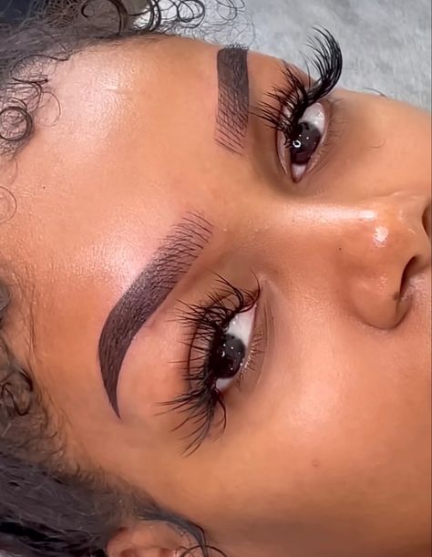 Eyebrows Goals, Beauty Room Salon, Lashes Tutorial, Arched Eyebrows, Lash Extensions Styles, Pretty Lashes, Makeup For Black Skin, Permanent Makeup Eyebrows, Best Eyebrow Products