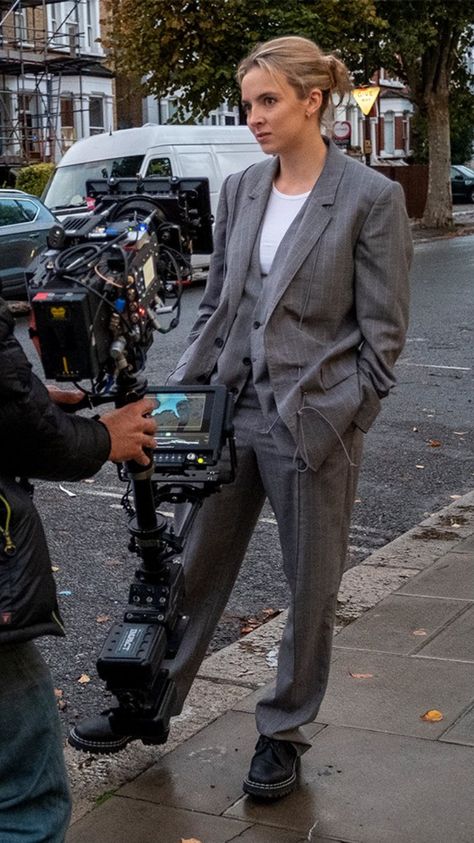 Killing Eve Wallpaper, Eve Wallpaper, Patriarchal Society, Oversized Suit, Jodie Comer, Killing Eve, Eve Outfit, Women's Rights, Future Lifestyle