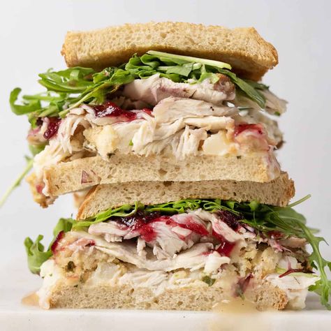 Thanksgiving Leftovers Sandwich Turkey Sandwich Ideas, Bread Stuffing For Turkey, Thanksgiving Sandwich Recipes, Thanksgiving Leftovers Sandwich, Leftover Turkey Sandwich, Turkey Sandwich Thanksgiving, Deli Ideas, Leftover Thanksgiving Sandwich, Thanksgiving Ham