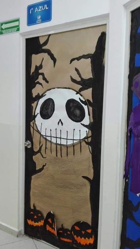 Halloween Door Decorations Classroom, Hallowen Crafts, Porta Halloween, Claudia Lopez, Adorable Crafts, Halloween Tips, Deco Halloween, Halloween Club, Ideas Fiesta